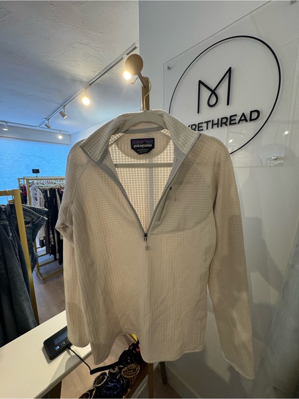 Patagonia Women's R1 Pullover in a cream/off-white Medium Excellent Condition - Picture 2 of 7